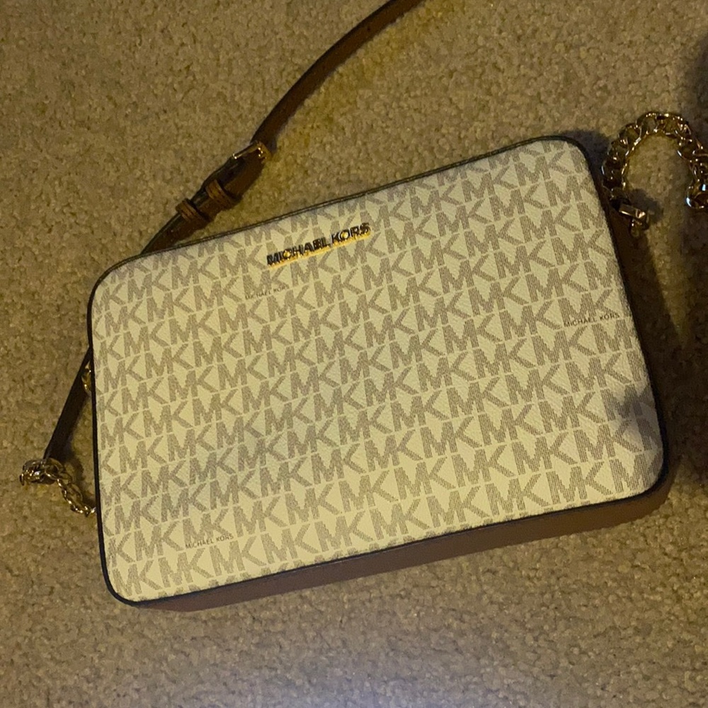 Brand New Micheal Kors Cross Body.